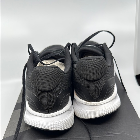 Adidas Black and White Athletic Shoes with Sleek Design - Picture 2 of 6